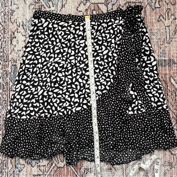 Banana Republic Ruffle Wrap Mini Skirt Ditzy Floral Size 4 Tie Boho NWT Black - Picture 9 of 12